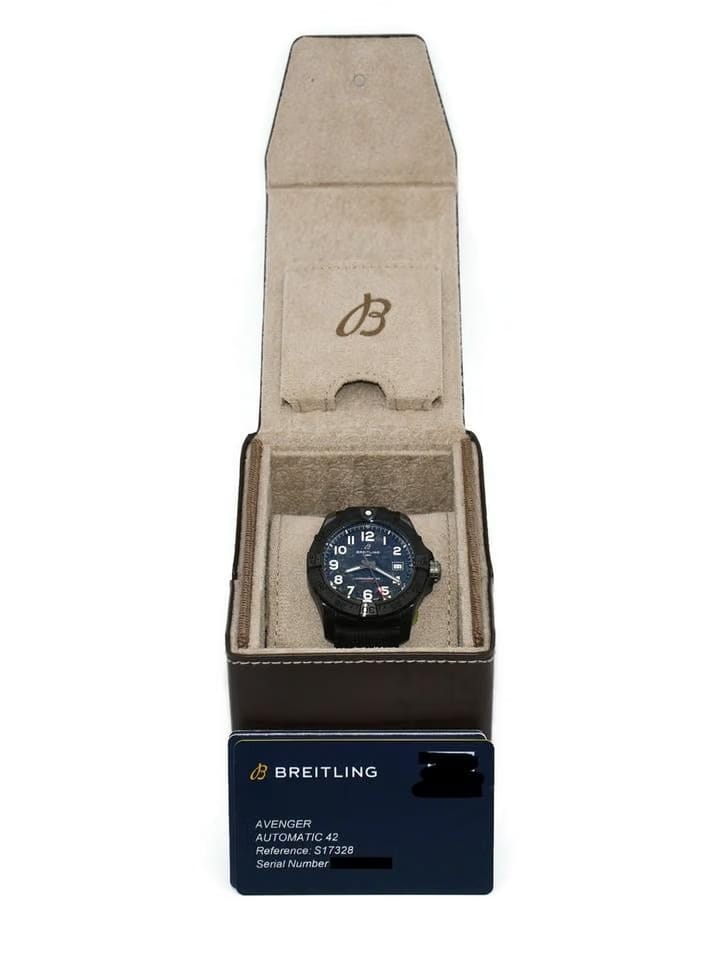 Breitling Avenger42 Night Mission