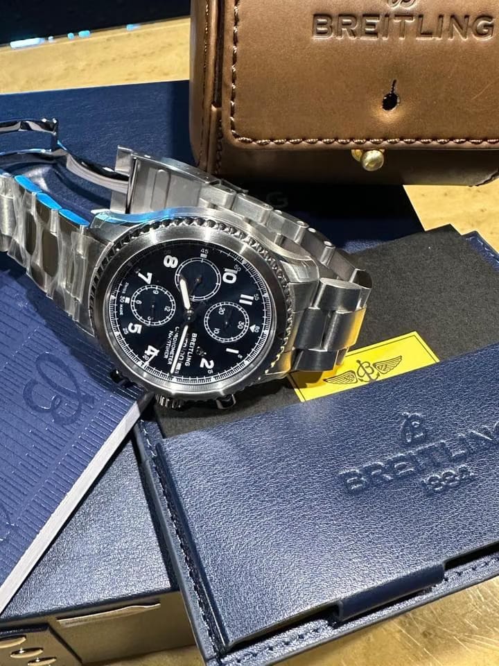 Breitling Navitimer