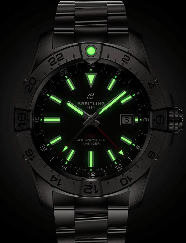Breitling Avenger Automatic GMT 44 A32320101 B1 A1