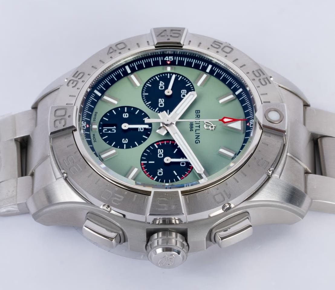 Breitling Avenger B01 Chronograph 44 NEW Full Set AB0147101 L1 A1 Steel 44mm
