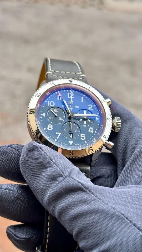 Breitling Super Avi B04 Chronograph Gmt Tribute To Vought