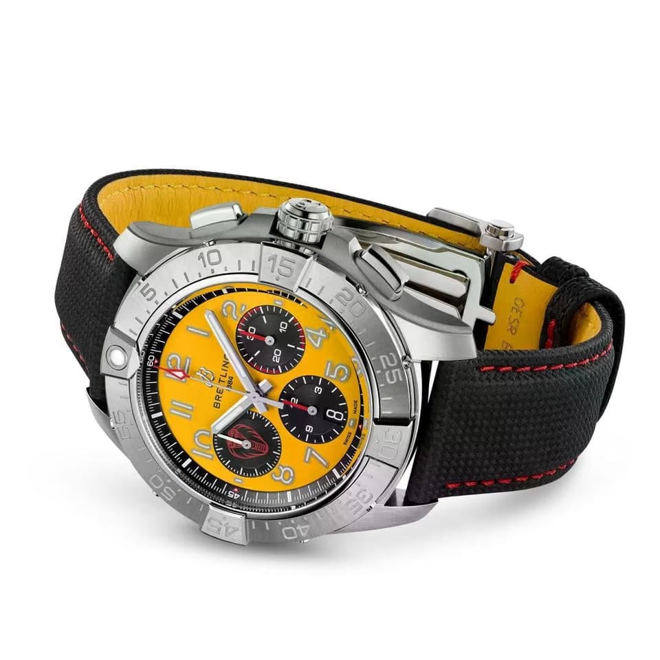 Breitling Avenger B01 Chronograph Cobra edition Full set Cobra Limited edition 200pcs