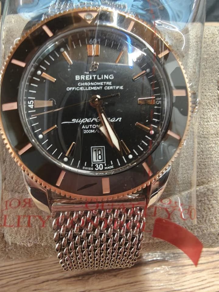 Breitling Superocean Heritage 42 Automatic 42 neu und ungetragen. Die Uhr wird mit Originalbox Garantieka