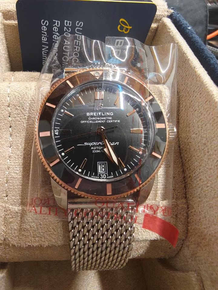 Breitling Superocean Heritage 42 Automatic 42 neu und ungetragen. Die Uhr wird mit Originalbox Garantieka