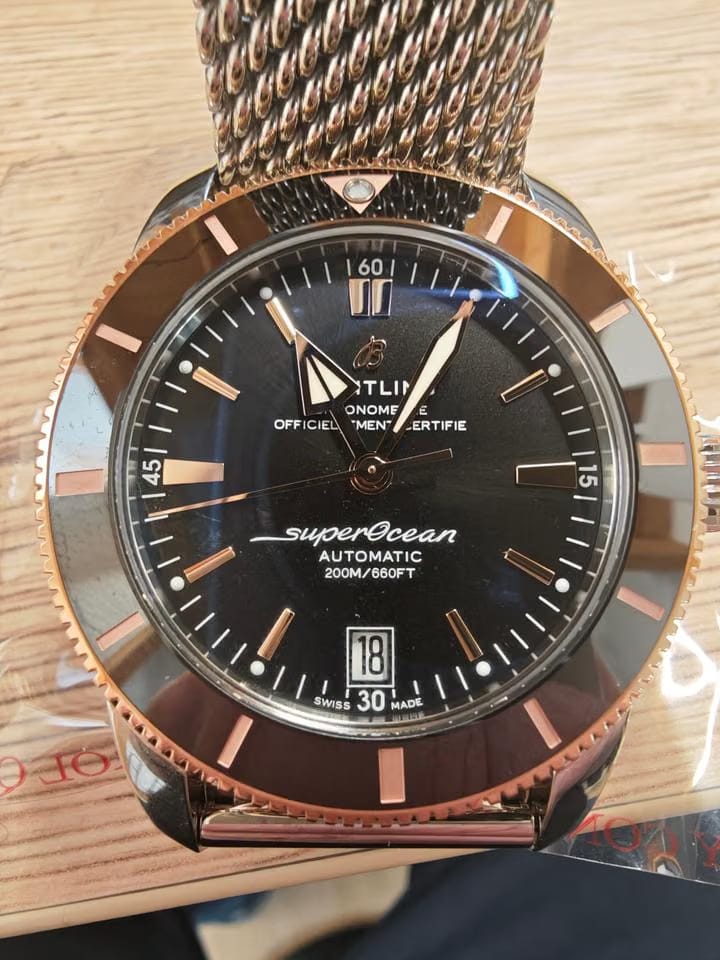 Breitling Superocean Heritage 42 Automatic 42 neu und ungetragen. Die Uhr wird mit Originalbox Garantieka