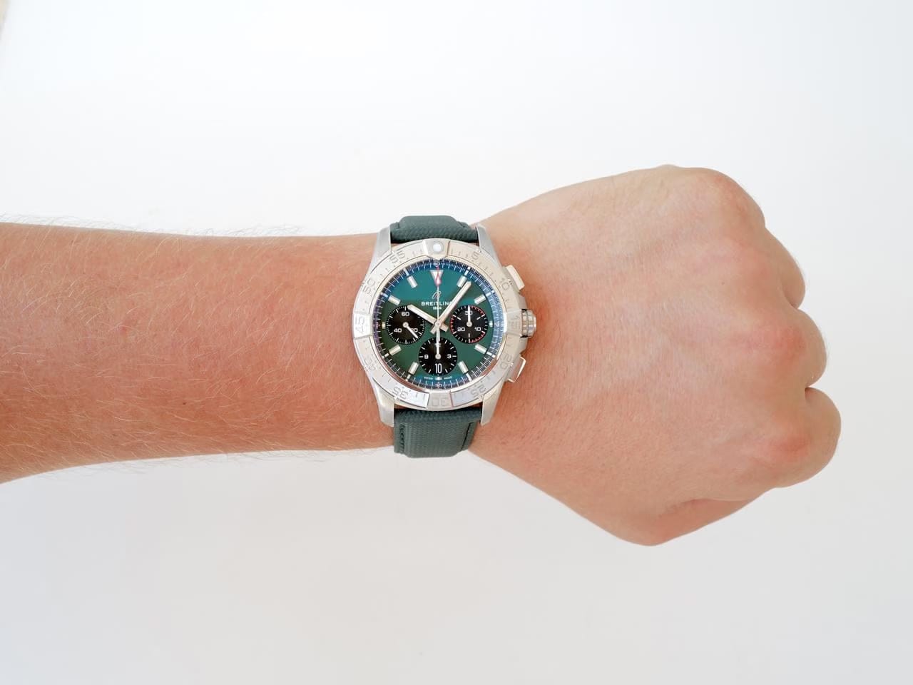 Breitling Avenger B01 Chronograph Green Dial 42 new