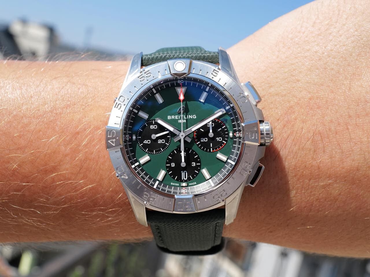 Breitling Avenger B01 Chronograph Green Dial 42 new