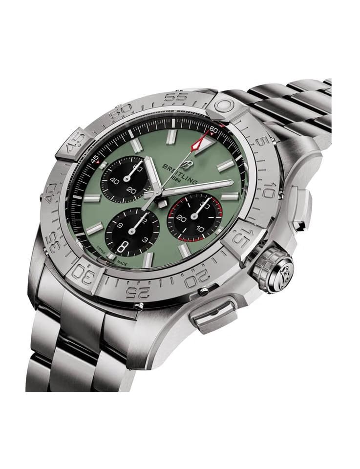 Breitling Avenger BO1 Chronograph 44 AB0147101 L1 A1