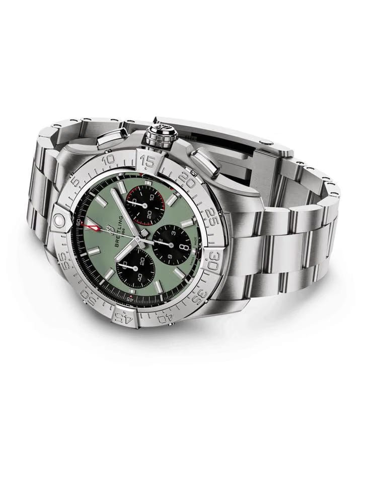 Breitling Avenger BO1 Chronograph 44 AB0147101 L1 A1