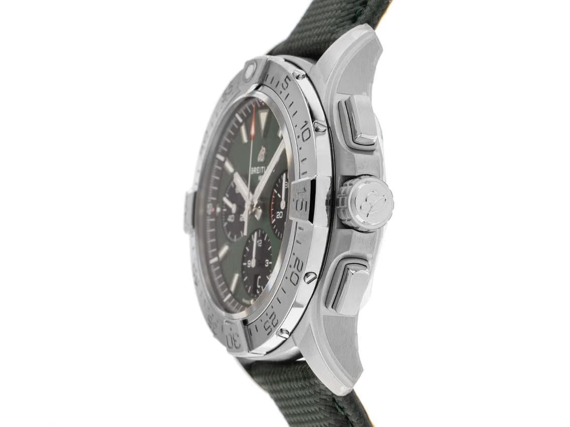 Breitling Avenger B01 Ref.AB0146101 L1 X1 2025 Full Set Ungetragen Avenger B01 Green Dial Faltschließe