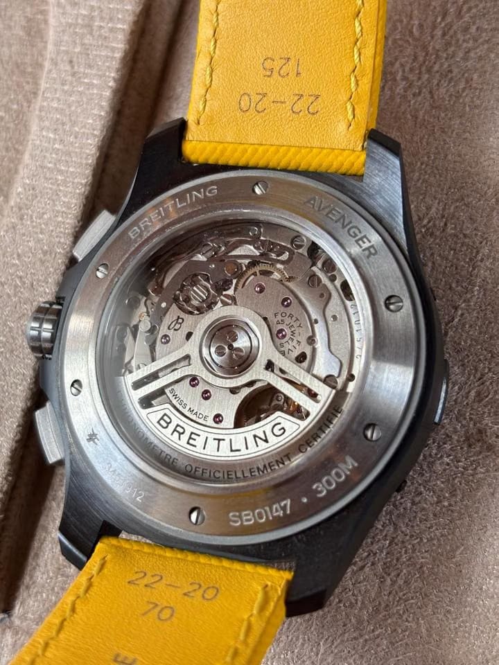 Breitling Avenger B01 Chronograph 44 Night Mission Keramik Full-Set Ungetragen