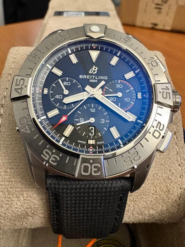 Breitling Super Avenger B01 Chronograph 46 Full Set + Neu + Ungetragen