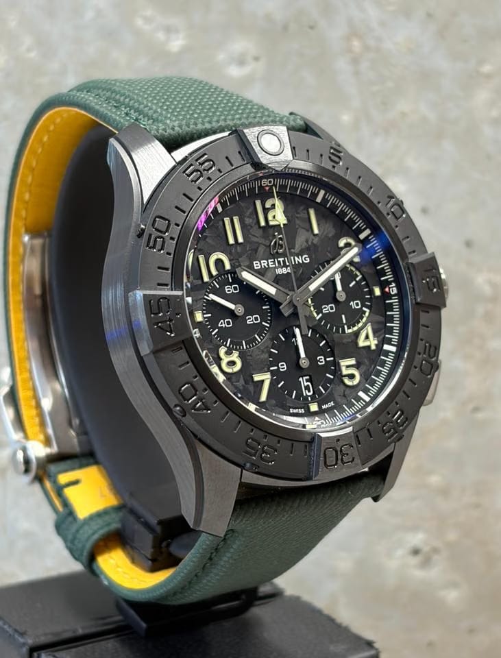 Breitling Super Avenger B01 Chronograph 46 Night Mission | NEU/Fullset | 3/26 5 Jahre Hersteller-Garantie