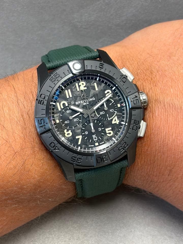 Breitling Super Avenger B01 Chronograph 46 Night Mission | NEU/Fullset | 3/26 5 Jahre Hersteller-Garantie
