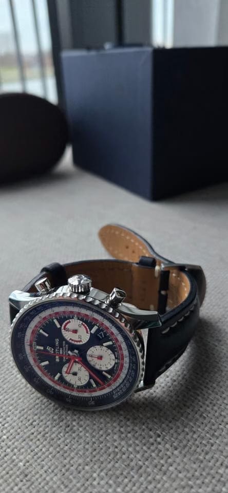 Breitling Navitimer 1 B01 Chronograph43 Swissair Édition Spéciale