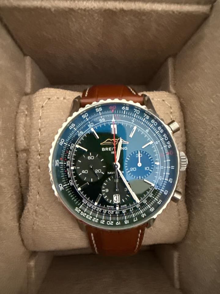 Breitling Navitimer 1 B01 Chronograph43 Etihad Airways