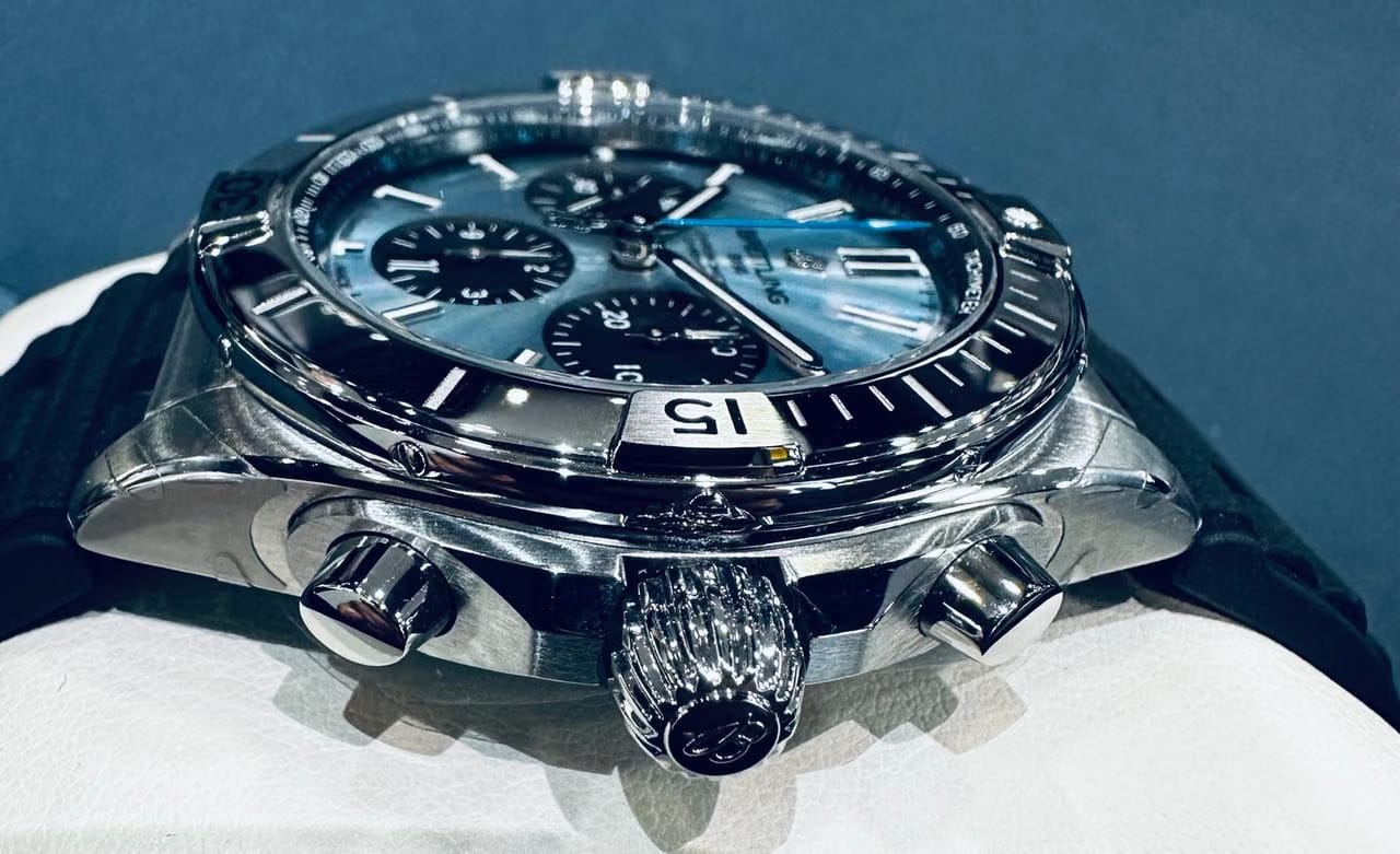 Breitling Chronomat 42 Ungetragene Chronomat B01 42 Full Set