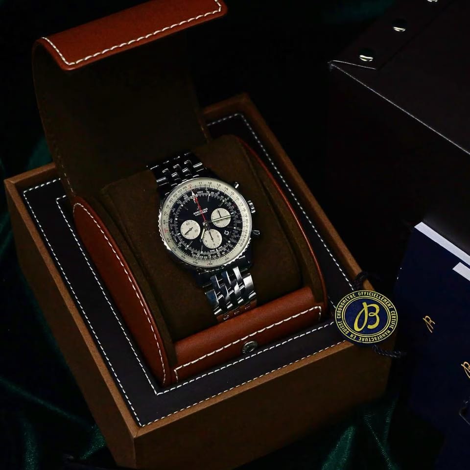 Breitling Navitimer 1 B01 Chronograph MINT FULL SET Navitimer 1 B01 Chronograph Black Dial Stainless Steel 46mm AB0127211 B1 A1