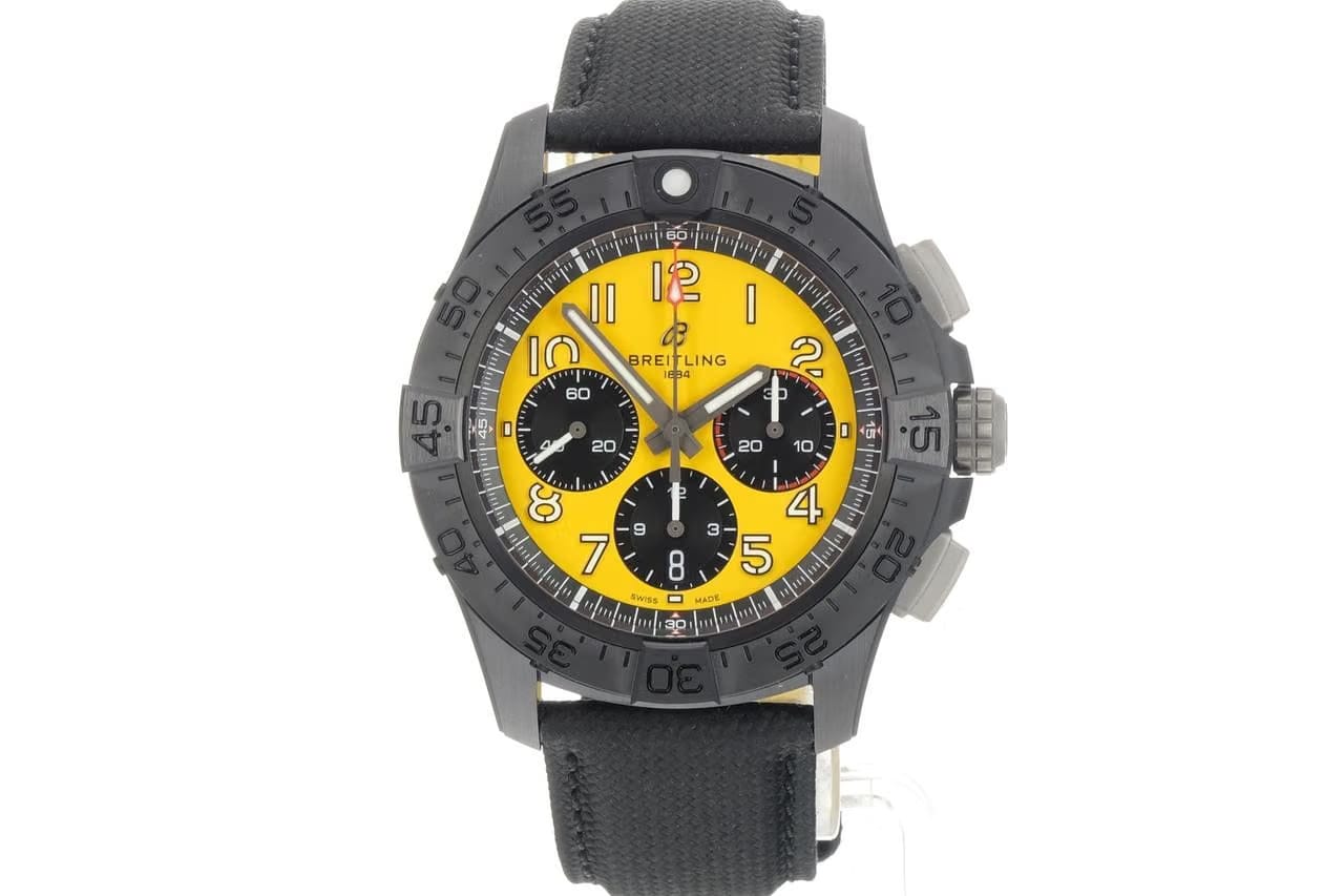 Breitling Avenger B01 Chronograph 44 Night Mission - Gelb
