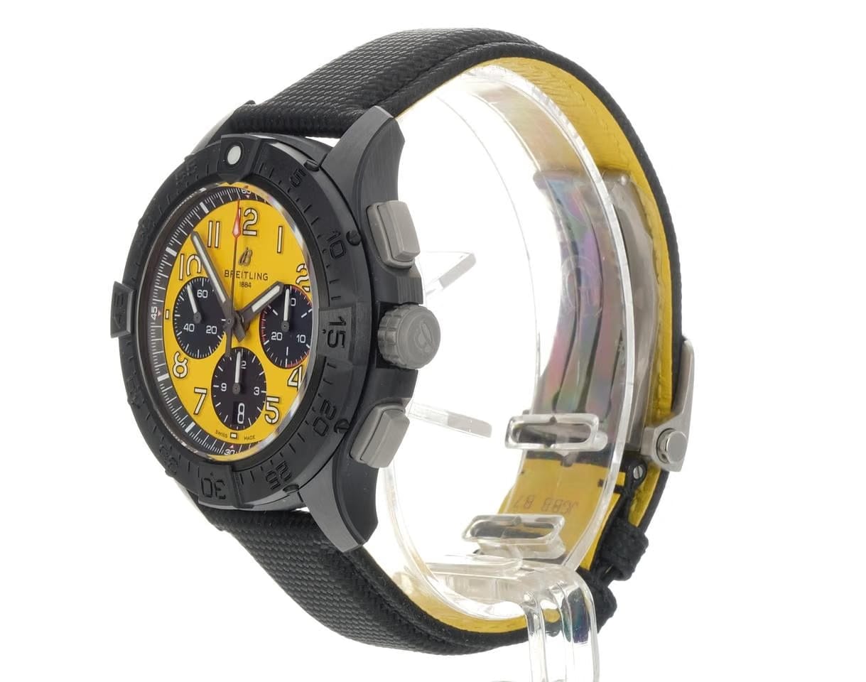 Breitling Avenger B01 Chronograph 44 Night Mission - Gelb