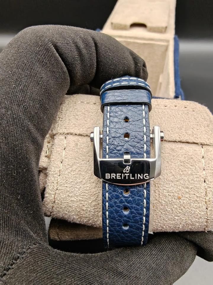 Breitling Top Time B01 Martini Racing Breitling Top Time B01 Martini Racing with accessories