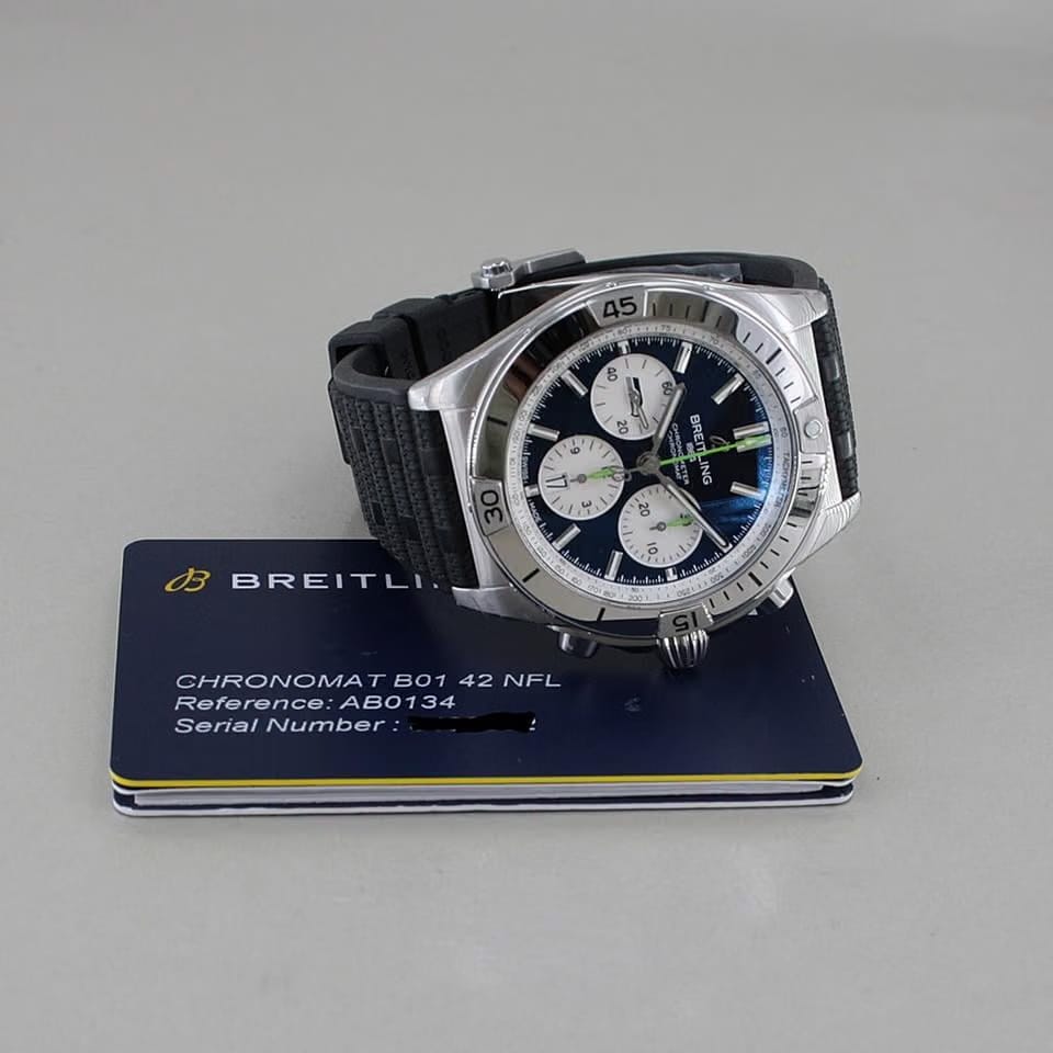 Breitling Chronomat 42 B01 42 NFL Seattle Seahawks Ltd. Edition 104 Stück Ø 42 mm ungetragen teilverklebt Full Set