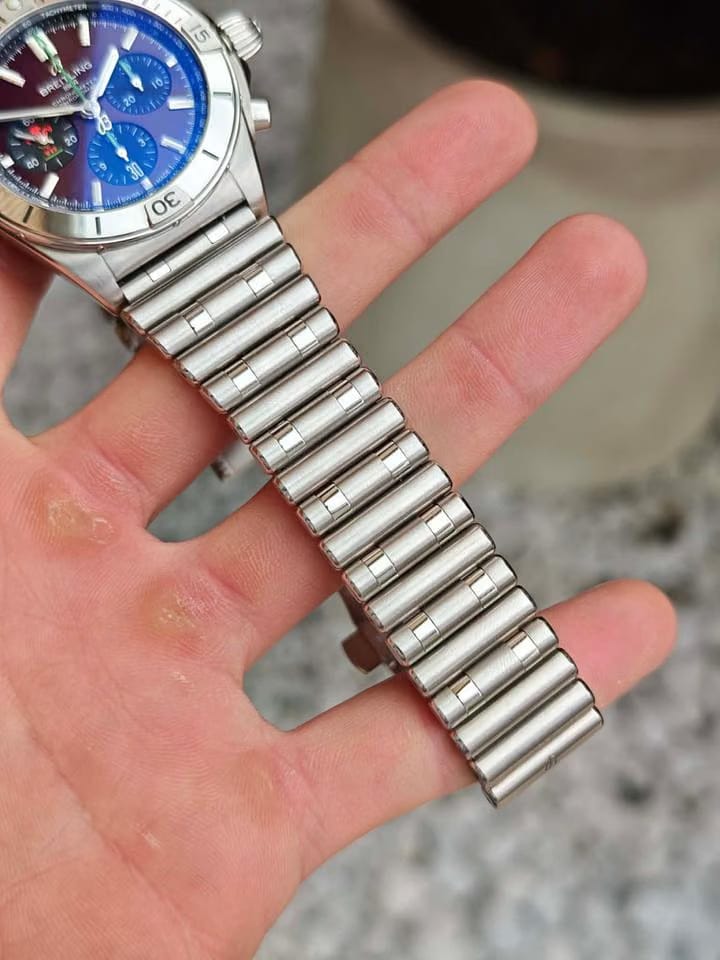 Breitling Chronomat 42 B01 42 Six Nations Wales Chronomat Limited