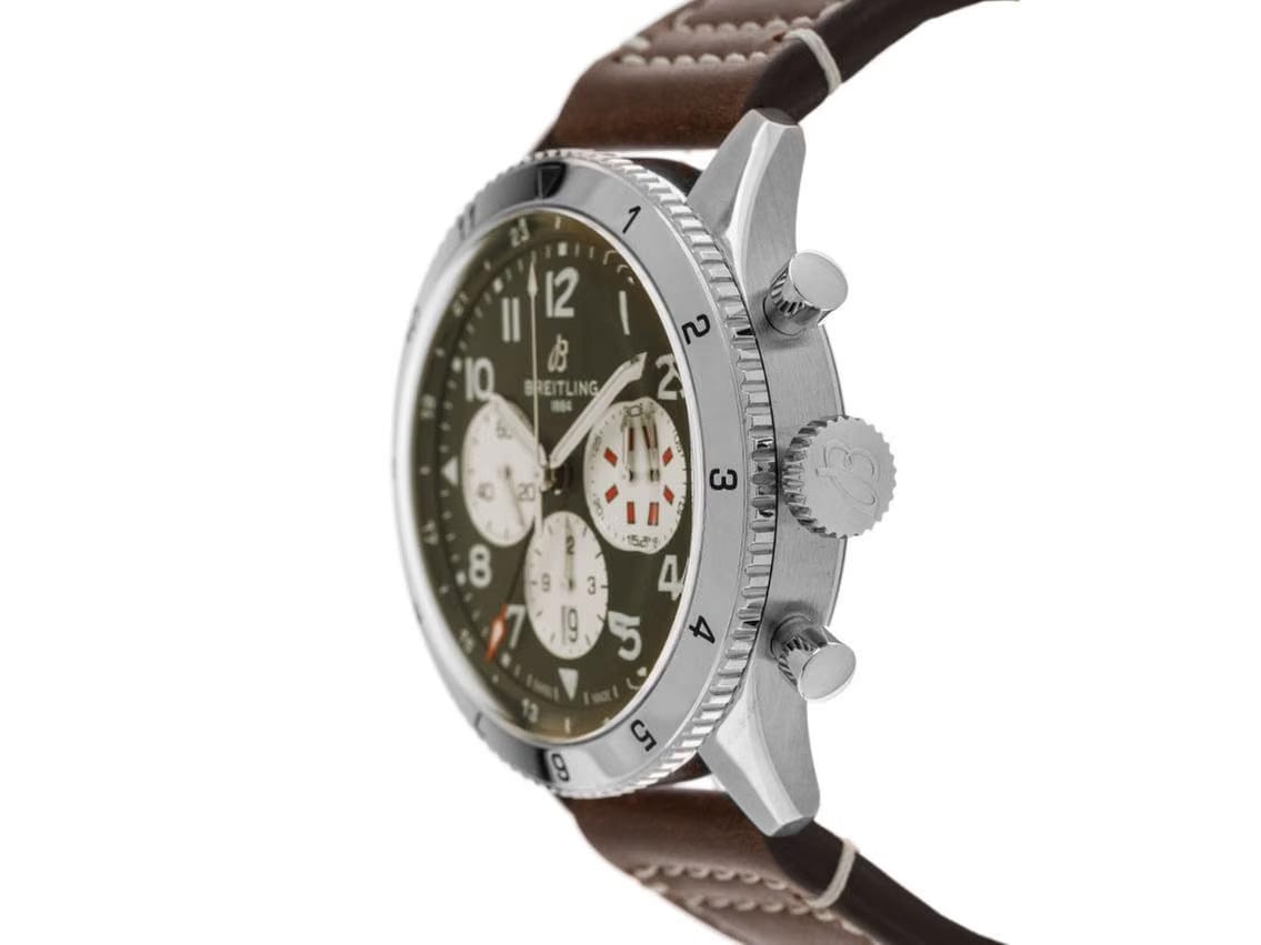 Breitling Super Avi B04 Curtiss Warhawk Ref.AB04452 A1 L1 X1 2024 Full Set Ungetragen Super AVI B04 Curtiss Warhawk Chronograph Green Dial Faltschließe