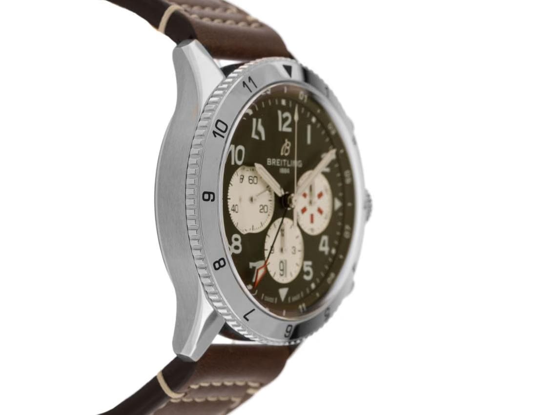 Breitling Super Avi B04 Curtiss Warhawk Ref.AB04452 A1 L1 X1 2024 Full Set Ungetragen Super AVI B04 Curtiss Warhawk Chronograph Green Dial Faltschließe