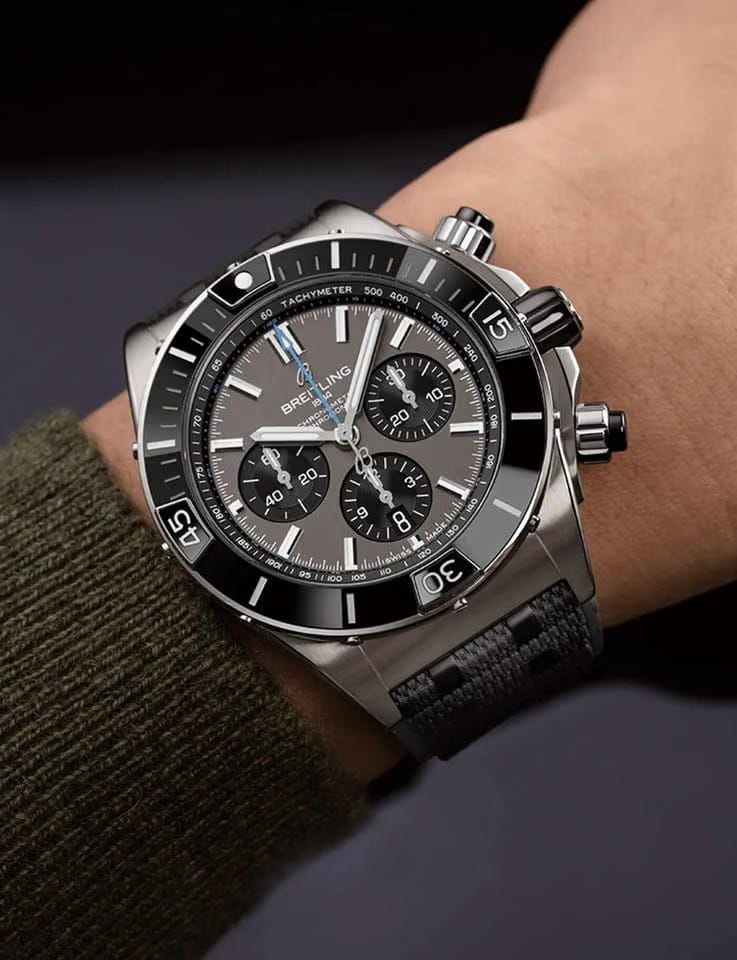 Breitling Chronomat Super Chronomat B01 44 EB0136251 M1 S1