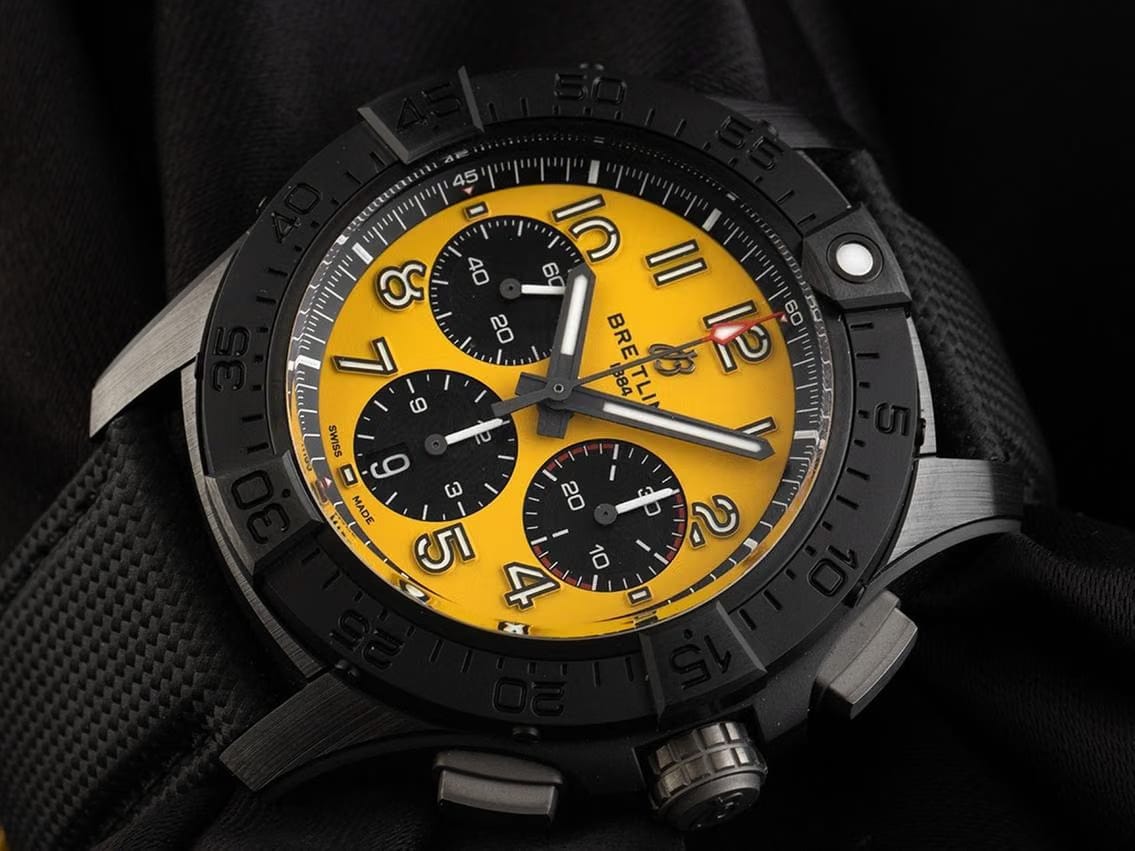 Breitling Avenger B01 Night Mission Ref.SB0147101 I1 X2 2025 Full Set Ungetragen Avenger B01 Chronograph Night Mission Faltschließe