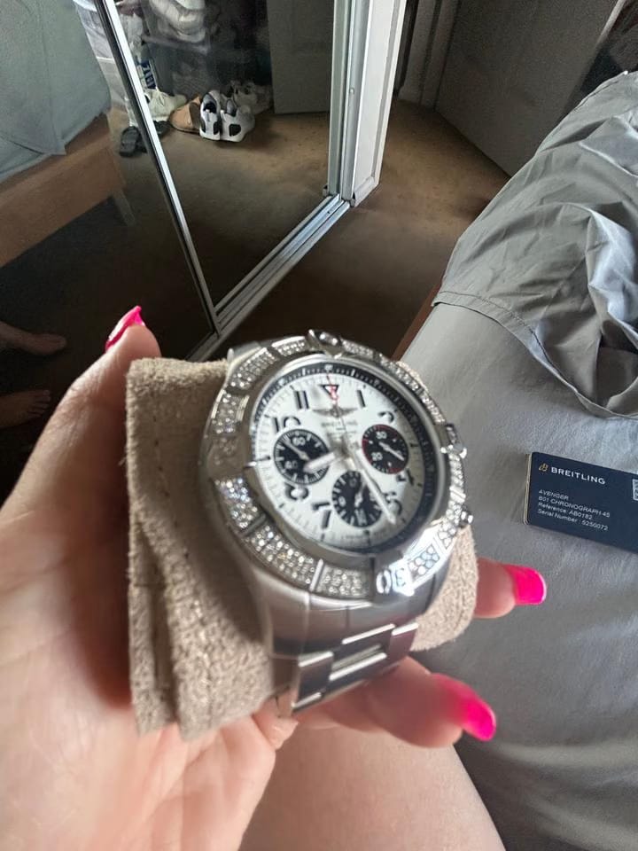 Breitling Avenger Limited edution one of 25. Type: diamond 0,96 carats