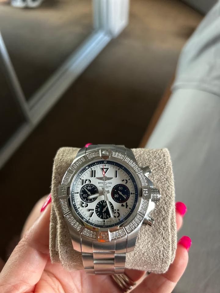 Breitling Avenger Limited edution one of 25. Type: diamond 0,96 carats
