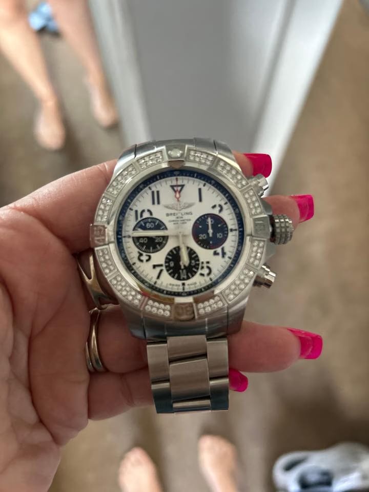 Breitling Avenger Limited edution one of 25. Type: diamond 0,96 carats