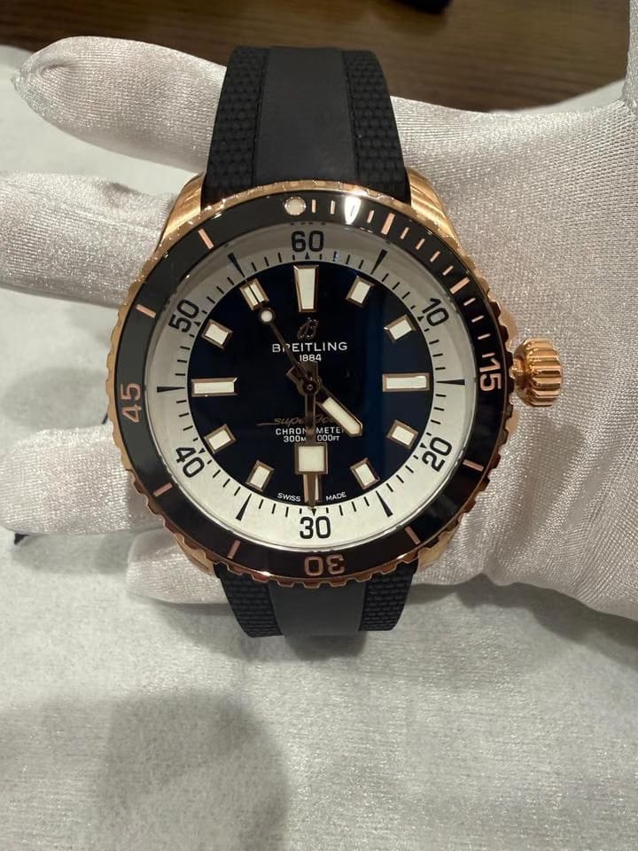 Breitling Superocean 42 R17375211 B1 S1 18 kt Gold Superocean 42 Black Dial Men's Watch