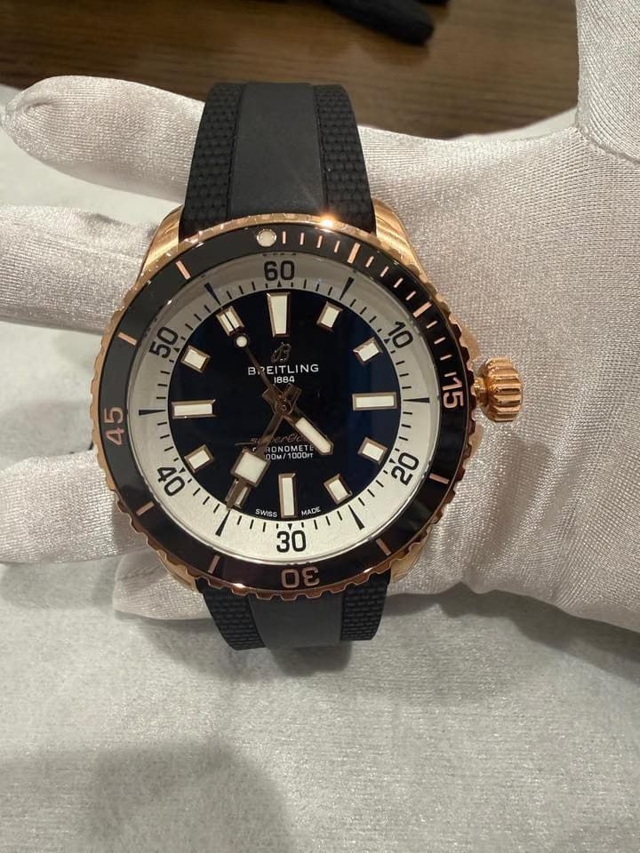 Breitling Superocean 42 R17375211 B1 S1 18 kt Gold Superocean 42 Black Dial Men's Watch