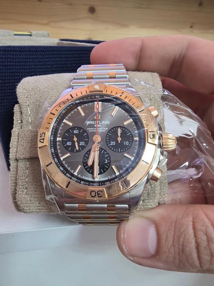 Breitling Chronomat 42 B01 42 full set new not worn