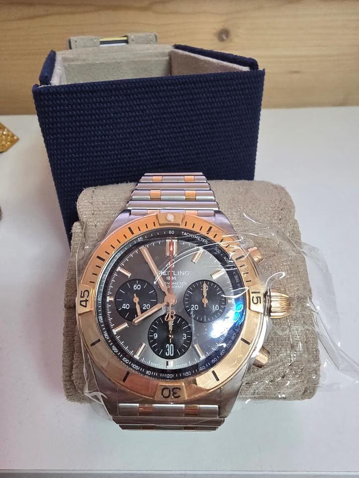 Breitling Chronomat 42 B01 42 full set new not worn