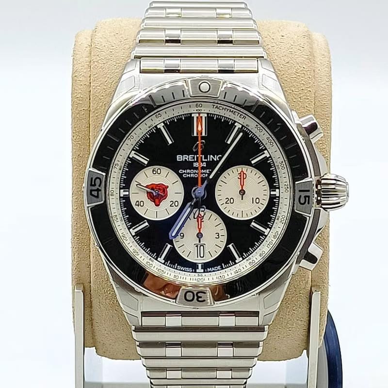 Breitling Chronomat 42 B01 42 NFL Chigaco Bears Special edition