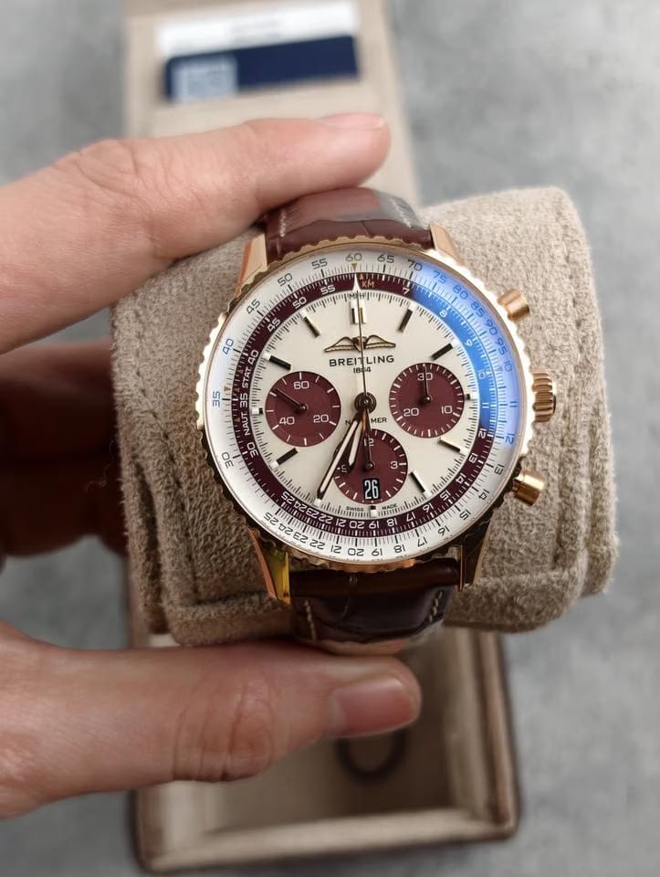 Breitling Navitimer 1 B01 Chronograph43 THE TIME PLACE 25 TH ANNIVERSARY New Full Set Limited Edition Warranty Gold