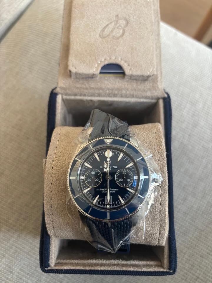 Breitling Ocean Culture Series B01 Chronograph Watch 42 New 8 years warranty instead of 5!