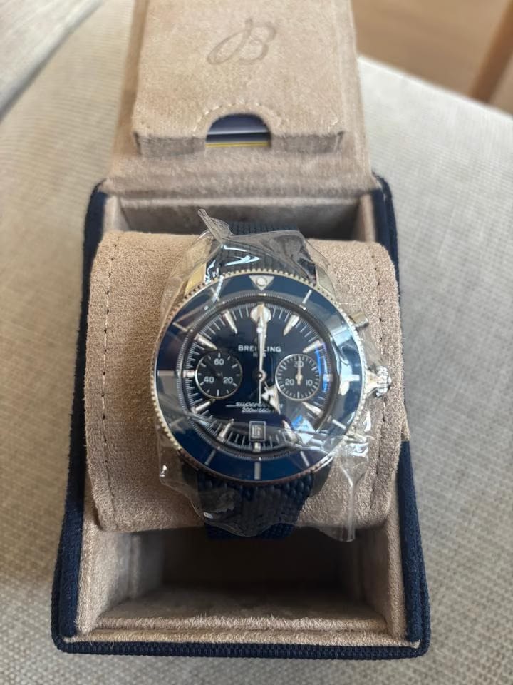 Breitling Ocean Culture Series B01 Chronograph Watch 42 New 8 years warranty instead of 5!