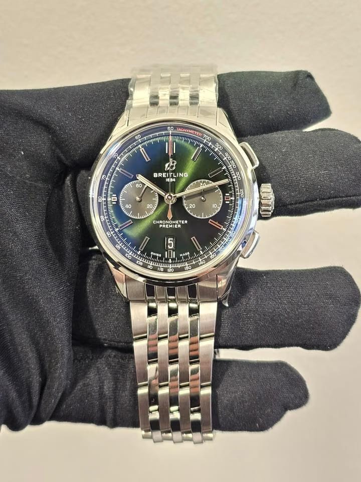 Breitling Premier B01 Chronograph 42 - Green Dial - Steel Bracelet - Box & Papers 2025 - Unworn