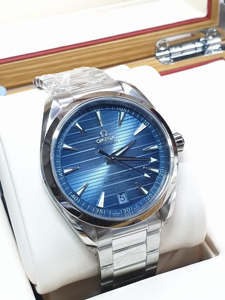 Omega Seamaster Aqua Terra150m Co-axial Master Chronometer Aqua Full set with blue strap and extra steel bracelet