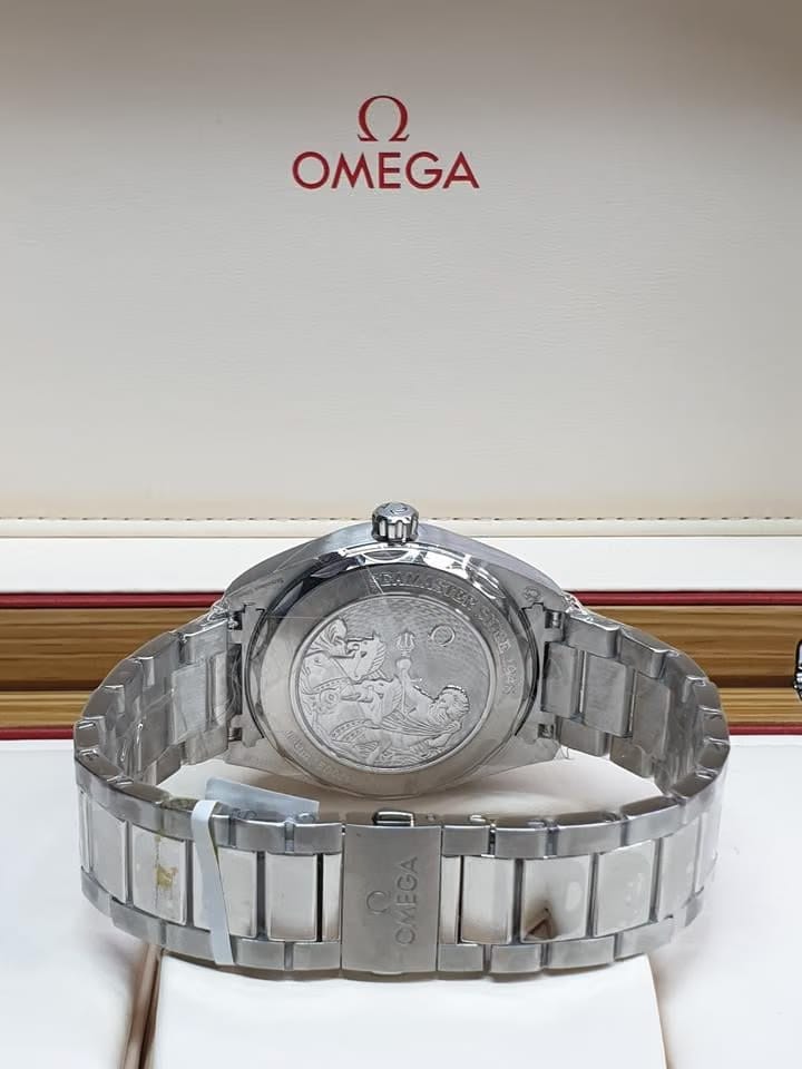 Omega Seamaster Aqua Terra150m Co-axial Master Chronometer Aqua Full set with blue strap and extra steel bracelet