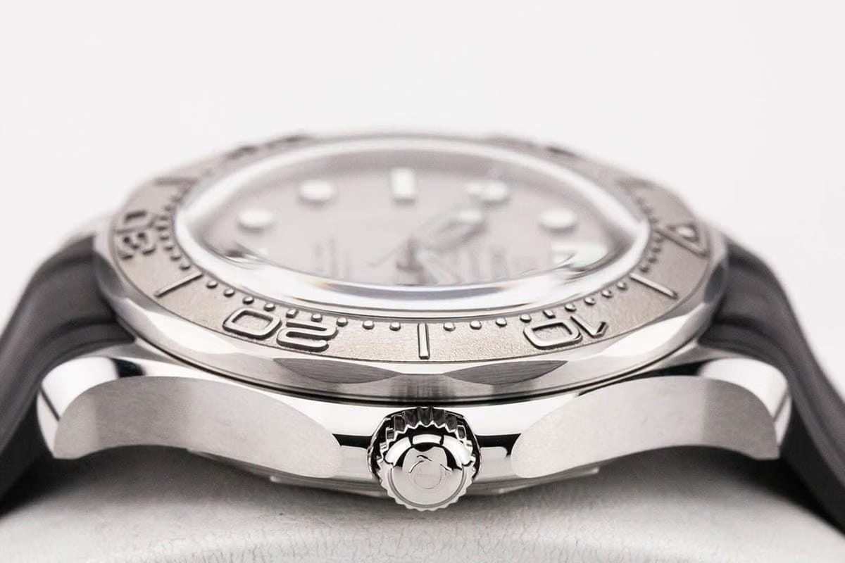 Omega Seamaster Diver 300 M42mm Gray Dial Diver 300m 42mm 210.32.42.20.06.002 Rubber strap