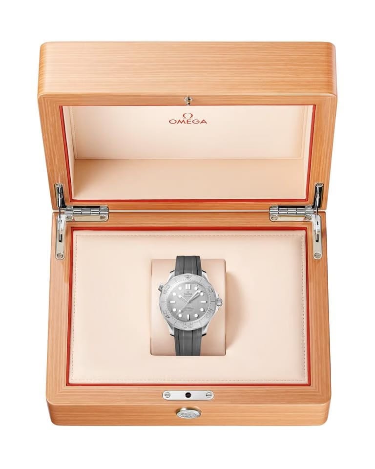 Omega Seamaster Diver 300 M42mm Gray Dial Diver 300m 42mm 210.32.42.20.06.002 Rubber strap