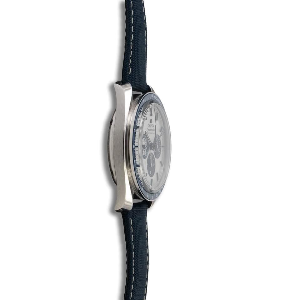 Omega Speedmaster Professional Moonwatch'Silver Snoopy Award' 42mm ref. 310.32.42.50.02.001 NEW 2023