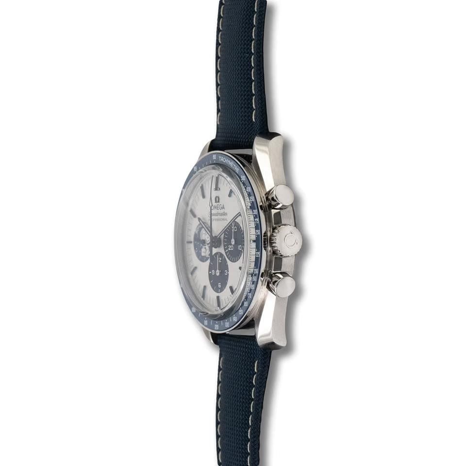 Omega Speedmaster Professional Moonwatch'Silver Snoopy Award' 42mm ref. 310.32.42.50.02.001 NEW 2023