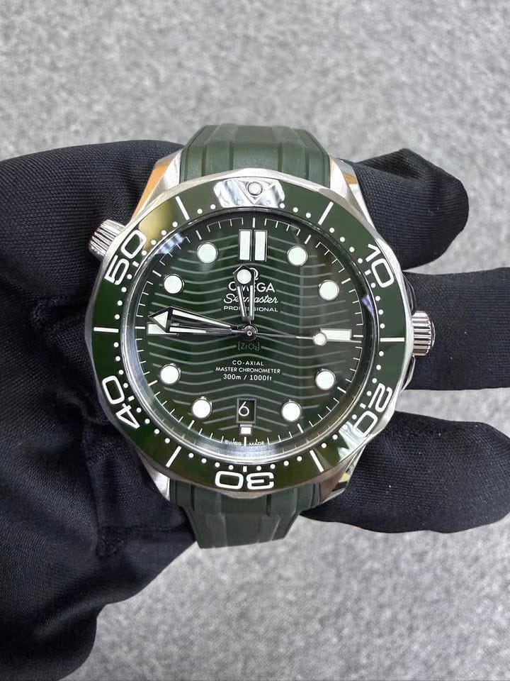 Omega Seamaster Diver 300 MMaster Chronometer Full set unworn 2026 Green Rubber